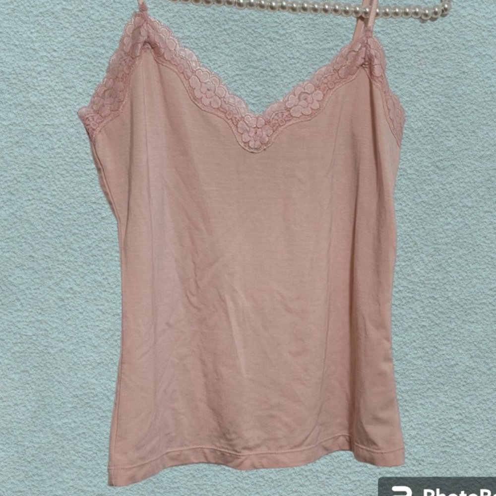 CAbi- NWT camisole in frosting